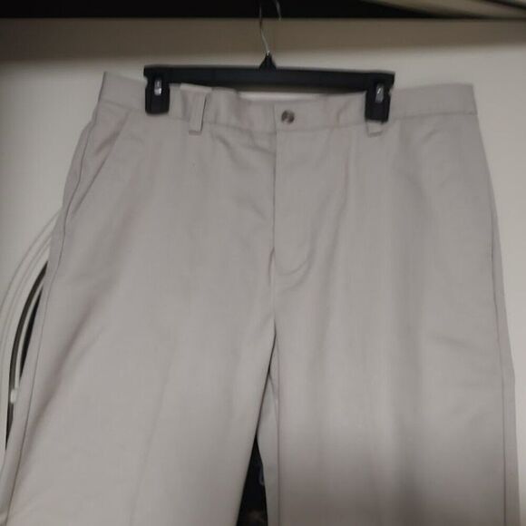 New Dockers Stone Colored Khakis Size Men's 36/32 - Picture 2 of 3